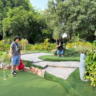 Mini Golf Garden Pathway & Turf